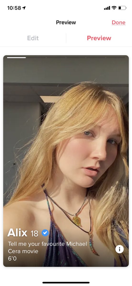 adventurousalix's tweet photo. My tinder profile:       Me using tinder: https://t.co/brORBc5BeQ