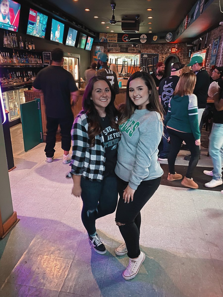 smashpashxo's tweet photo. i always swear me and @alexemcintyre are the same height until we are photographed together 🙃 #whyamisoshort https://t.co/k9vysR2Gxq