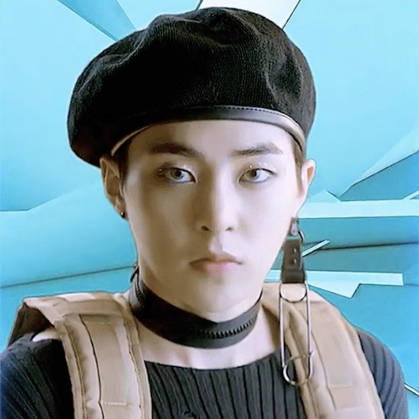 — a thread of minseok in berets ~