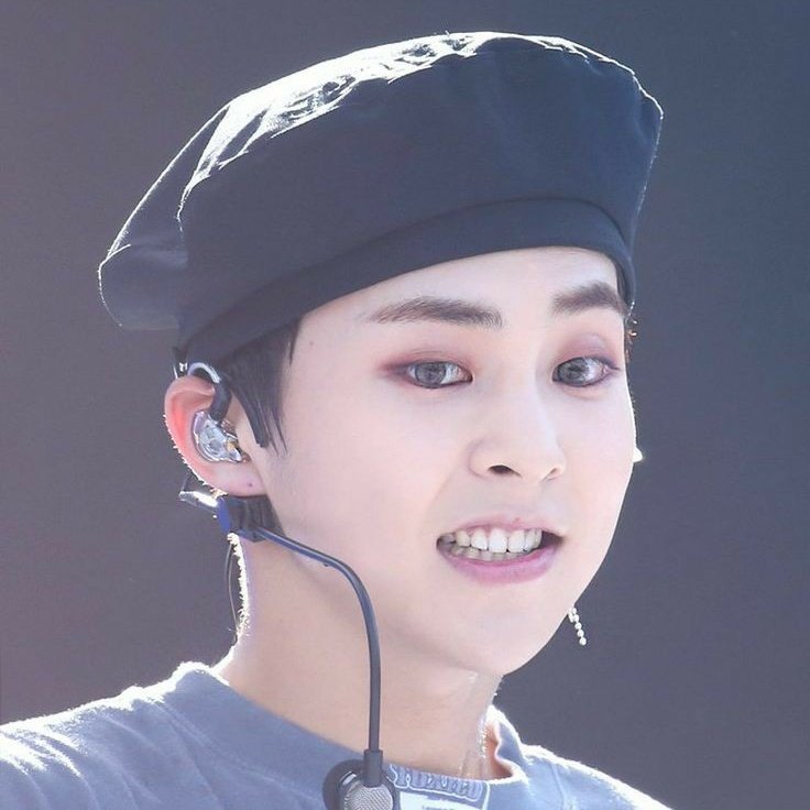 — a thread of minseok in berets ~
