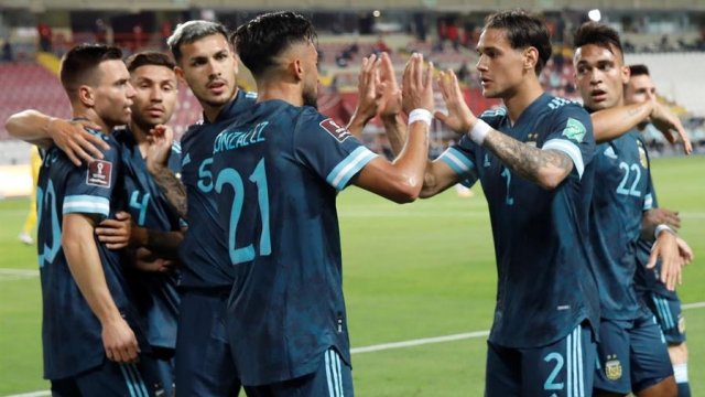 [Fotos] Argentina volvió al triunfo ante una irreconocible selección peruana #Clasificatorias bit.ly/38SpIBN