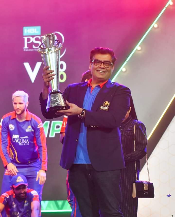 Unknwn_007_'s tweet photo. After five years of hardwork and passion for cricket &amp; the vision he has brought the cup to his city and made Karachiites proud!
#SalmanIqbal Proud Team Owner #KarachiKings 

#YehHaiKarachi #DoItForDeano #ChampionsOfPSL5 https://t.co/G33xOwhCqQ