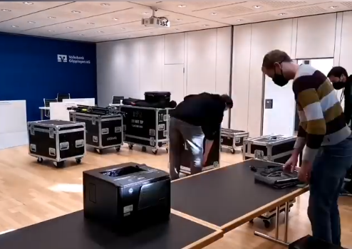#DigitaleEvents erleben! So geht's, wenn alles perfekt läuft: Auf der digitalen #Vertreterversammlung der #Volksbank Göppingen wurde im Vorfeld der Aufbau gefilmt. Gekürzt auf 37 Sekunden gibt das Video einen tollen Einblick hinter die Kulissen. t1p.de/3one #genolive