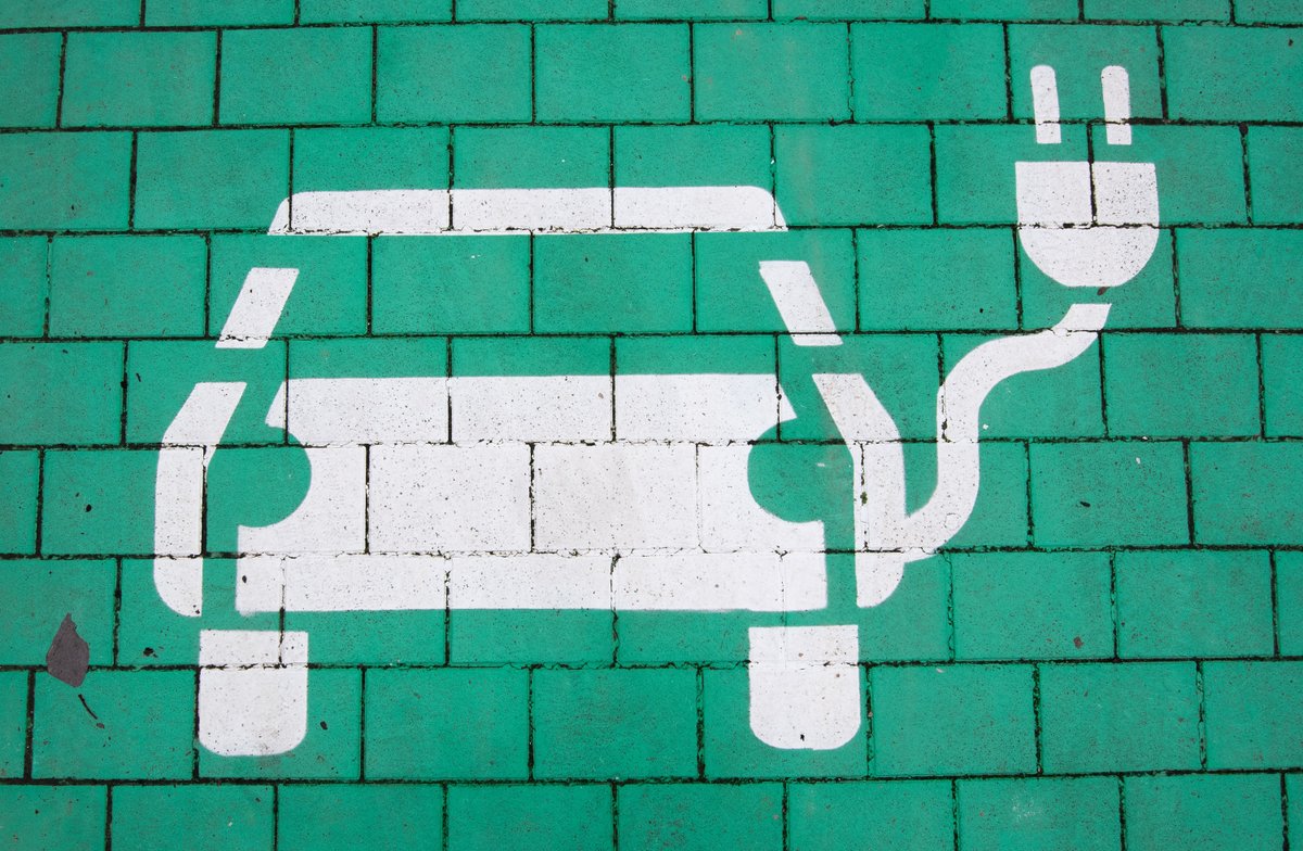 mortsiefer1's tweet photo. Der Bund fördert den Umbau der #Automobilbranche zu einer klimafreundlicheren Industrie mit weiteren drei Milliarden Euro. Darauf einigten sich die Teilnehmer des #Autogipfels mit der #Bundeskanzlerin am Dienstagabend. Alle Details 👉👉👉 https://t.co/eHY6mar9xf @TspBackgroundMT https://t.co/2Mm6xmTQ80