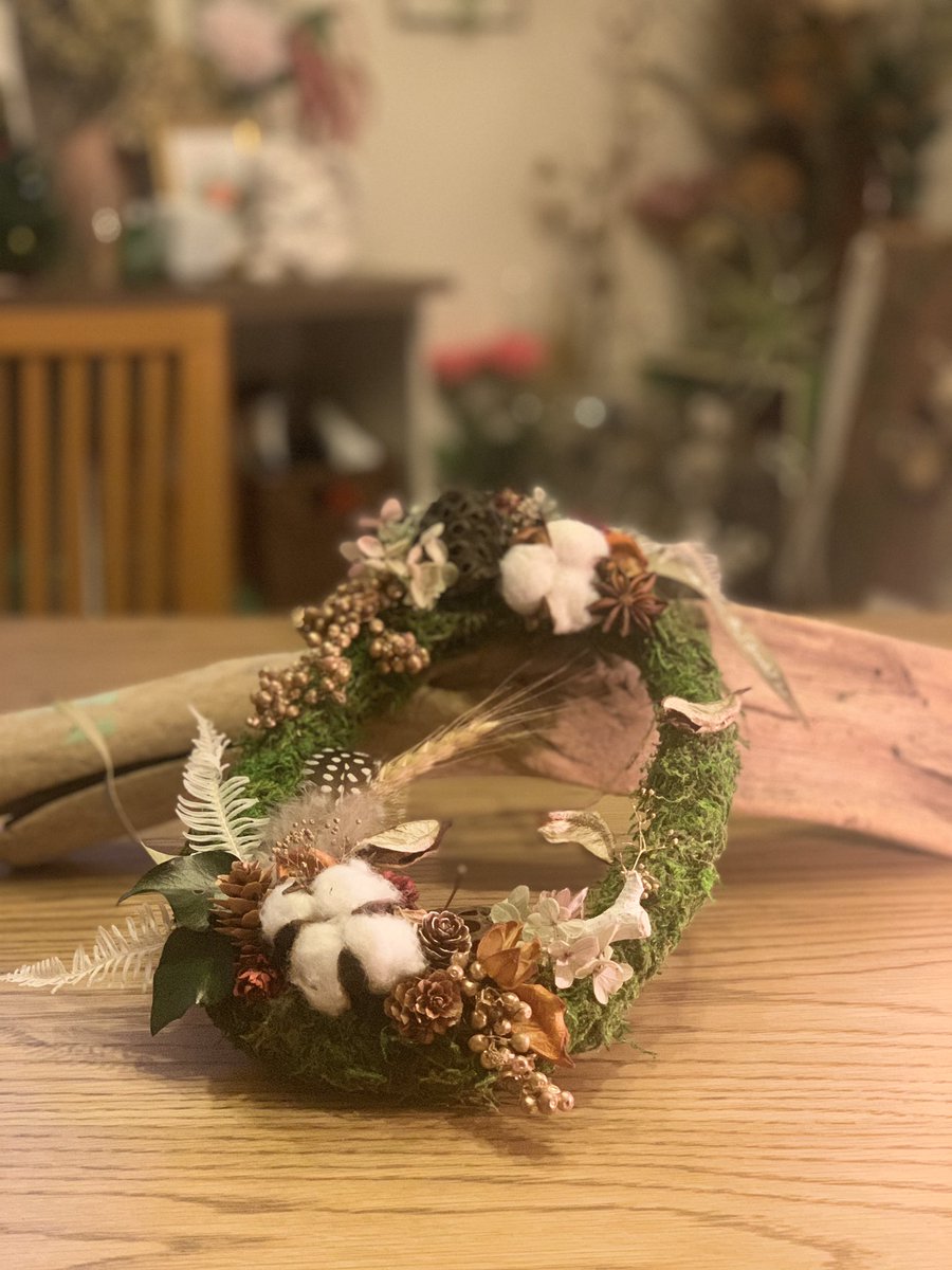 NoamSamara's tweet image. モスなオーバルリースどうでしょう
大人のリース
#ハンドメイド好きさんと繋がりたい 
#クリスマス過ぎても
#オーバルリース
#０ZERO
#大人かわいい
#ハンドメイド雑貨