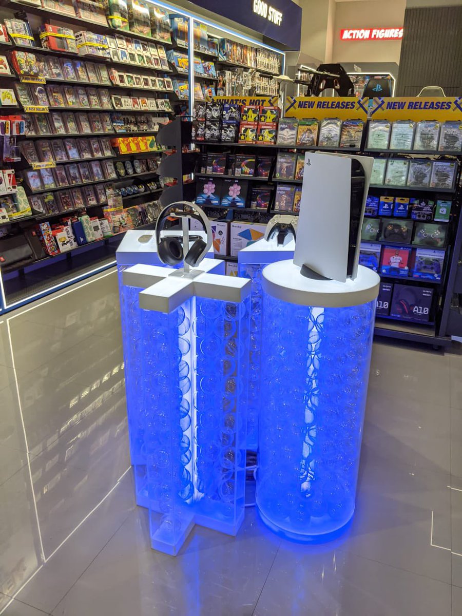 Its here @PlayStation_ME #PlayStation5
Cant wait for midnight!!! https://t.co/i4yuVm93Fv