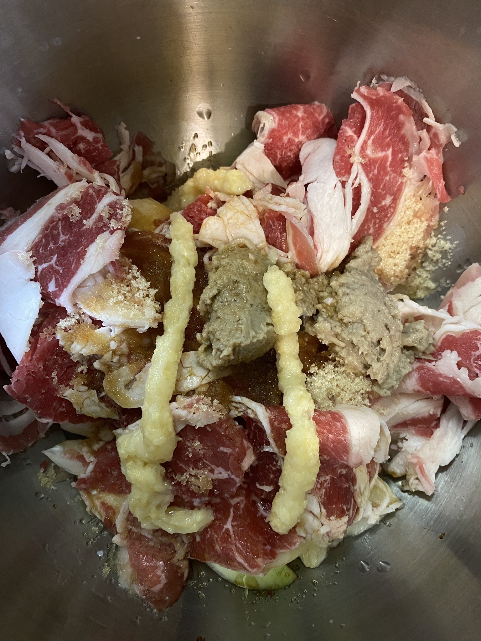 ホットクック 黒 ホットクックで無水牛丼 2 5人前 玉ねぎ ざく切り 小2個 牛肉 0g 生姜チューブ 大さじ2 酒 大さじ3 みりん 大さじ1 砂糖 大さじ3 めんつゆ 大さじ2 醤油 Orだし醤油 大さじ1 きのこぺースト大さじ2 無い場合は ほんだし小さじ1足す