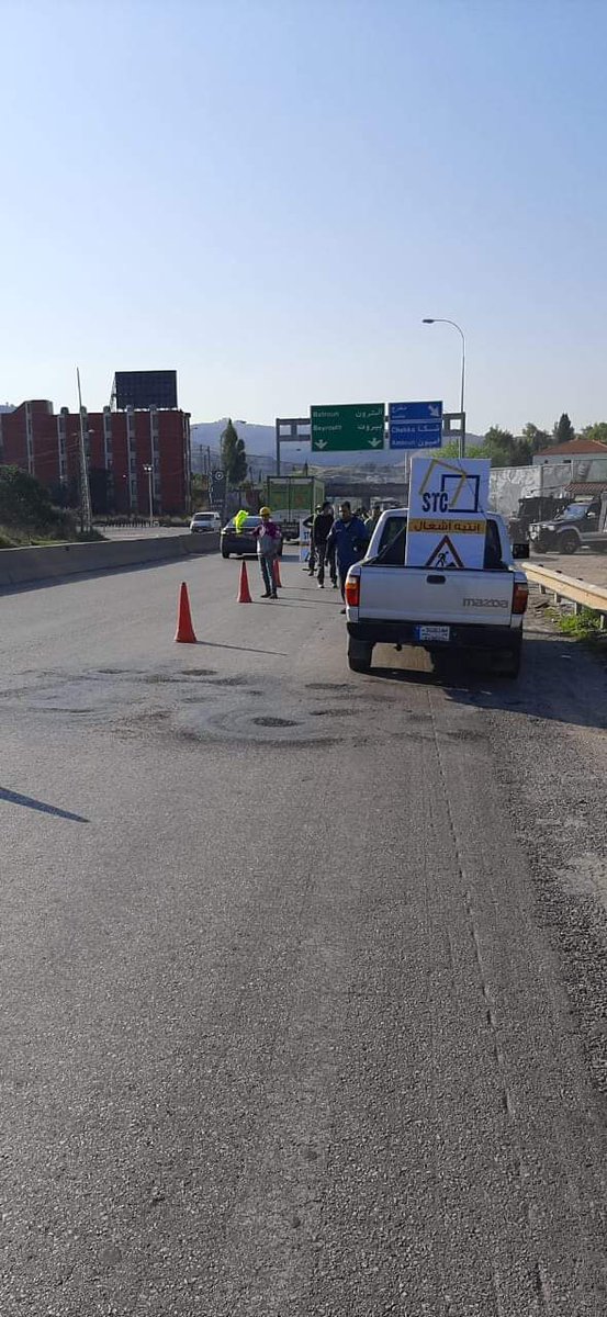 اياد كورانية بيضاء تمتد لتعبّد طريق الاوتستراد من القلمون الى المدفون 
فشكراً لشركة STC وليعقوب و زياد شاهين اللذين عهدنا فيهما دوماً الإخلاص والتّفاني والإجادة في إنجاز ما يقومان به.