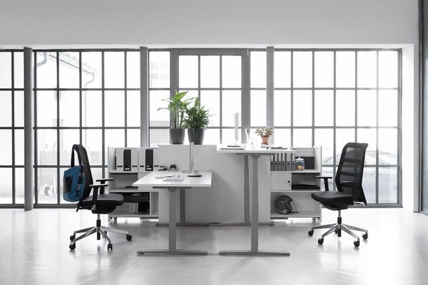 Inrichter's tweet photo. Wist u dat zit sta werken de oplossing is om gezonder te werken? Langdurig zitten kan lichamelijke klachten veroorzaken. Heeft u advies nodig voor de juiste ergonomische oplossing? 
#deprojectinrichter #kantoorinrichting #bureau #zitstawerkplek #werken #werkplek #kantoor #office https://t.co/FJdurEtAp1