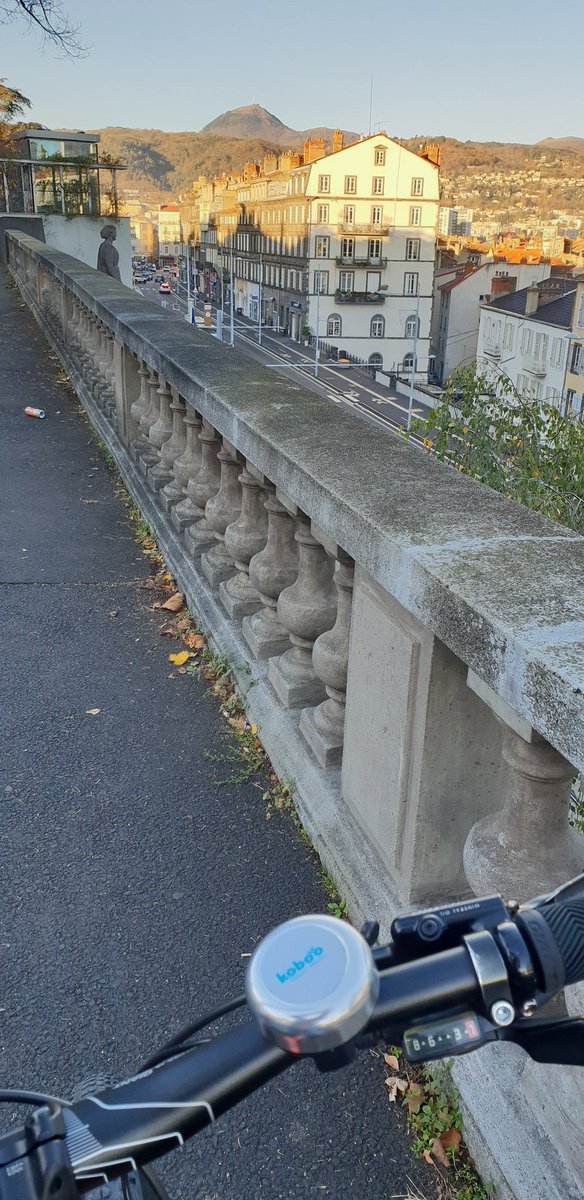 Clermont -Fd, c'est beaucoup mieux à vélo! Qu'il fasse beau ou qu'il pleuve!
Coucou <a href="/justkoboo/">KobOO</a>