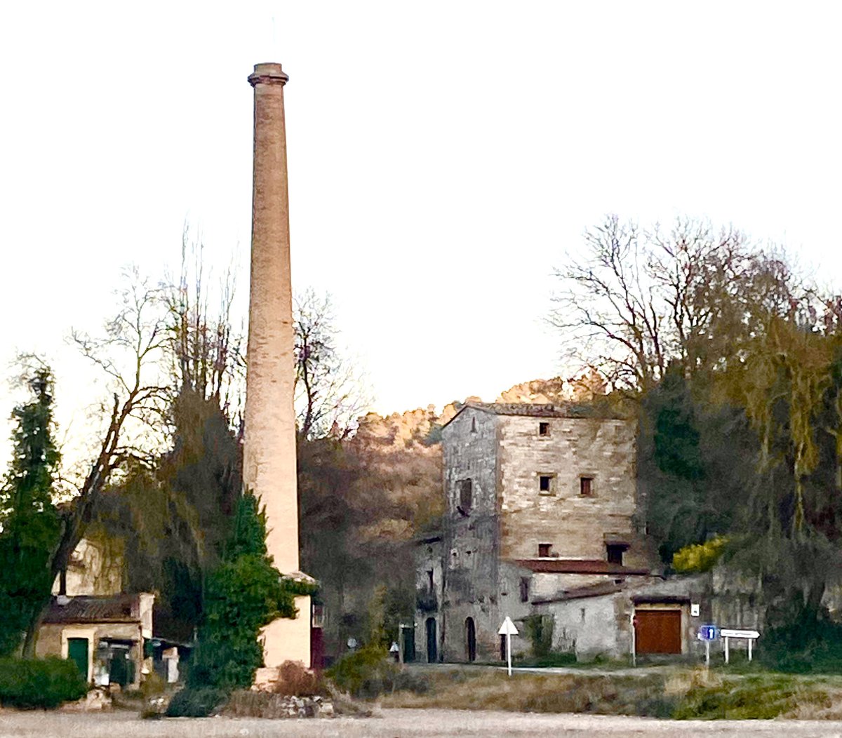 PardoMestre's tweet photo. #BonDia #Lleida #Monperimetral boniques sorpreses a peu de carretera #catinterior 🔶🟤🔶 @la_veina https://t.co/waVh8OKM6a