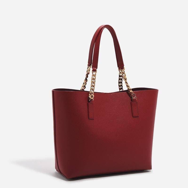 seoulcoldd's tweet photo. charles &amp; keith oversized chain strap bag
มี 2สี ดำ แดง 
ขนาด 30cm.
ราคา950฿ (ค่าส่ง60฿) https://t.co/GAlefTTh0d