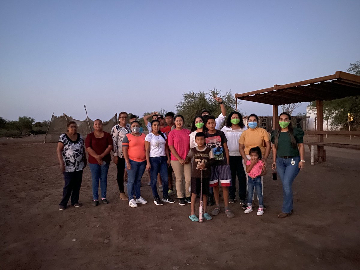 Claudiabours's tweet photo. Un gusto acompañar a su recorrido al equipo del @VerdEtchojoa  el día de hoy estuvimos en la col. Progresista y en la comunidad del chori ☘️
“Etchojoa En Mi Corazón “💚✅@DelValleColosio @verdesonora  @Beatriz80316770 @manwebarreras #PonteVerde #verdesur https://t.co/6eo8mAo1fd