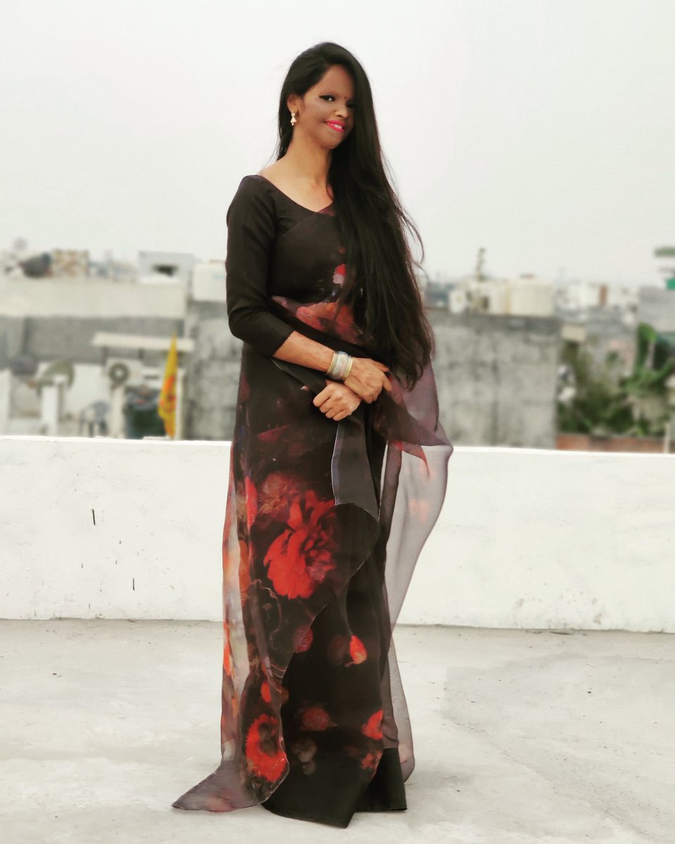 TheLaxmiAgarwal's tweet photo. Good Morning ❤️

Saree:- thetrayamsarees 
Kada:- sisters.street 
Earrings:- @gemque66 
Team:- @deadlines317 @PRbrandstand 
PC:- @Anthonylal1 https://t.co/k07SnF7GBo