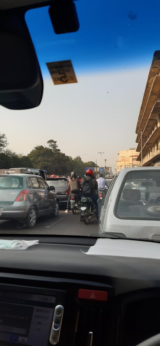 tariq181's tweet photo. Stuck in VIP Protocol movement. Thanks @sindhpolicedmc @MuradAliShahPPP 😁😁👌🏽👌🏽👍🏽👍🏽 https://t.co/E1w2p9Ghxz