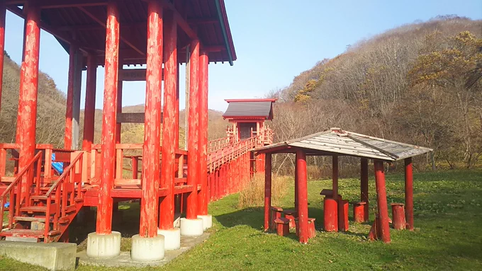 山中の牧草地にある神社
存在知ってる町民はどれくらいいるのだろうか? 