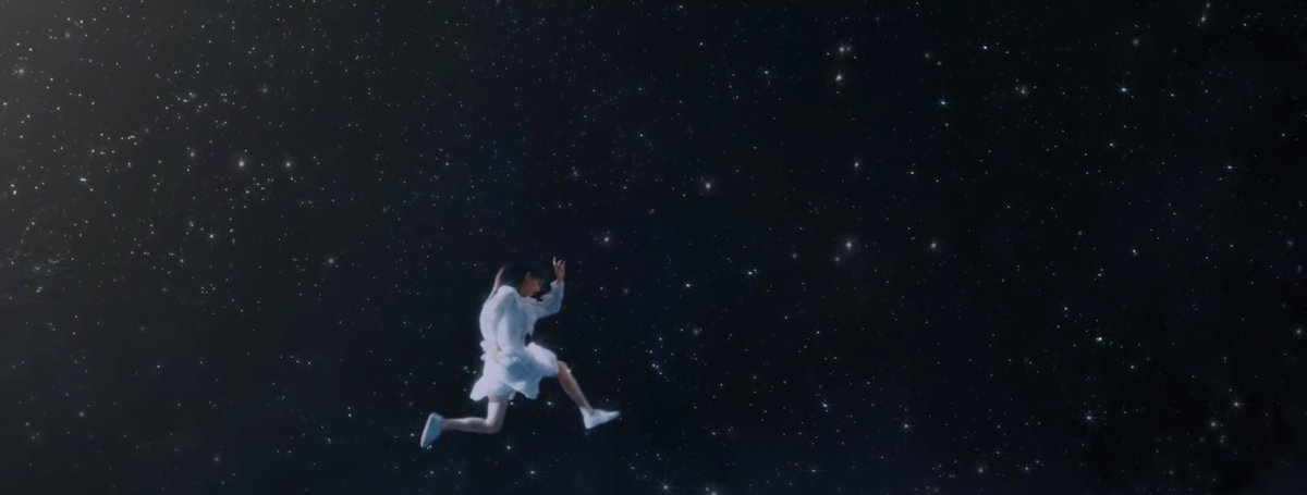 moreover, she appears to be mimicking olivia in the star mv as she jumps off of a long white strip similar to the diving board that olivia jumps off of in hi high. what intrigues me about this is how, unlike olivia, chuu isn’t being beckoned by yves. this is something that she +