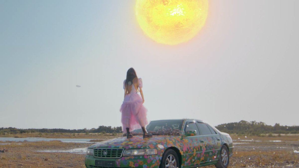 in why not, towards the end of the mv chuu appears standing on top of a car looking at the sun which seemed to indicate that she is still on earth alongside hyunjin and yeojin. but this i also shows an independence from both yves and go won and that she has not shown until now. +