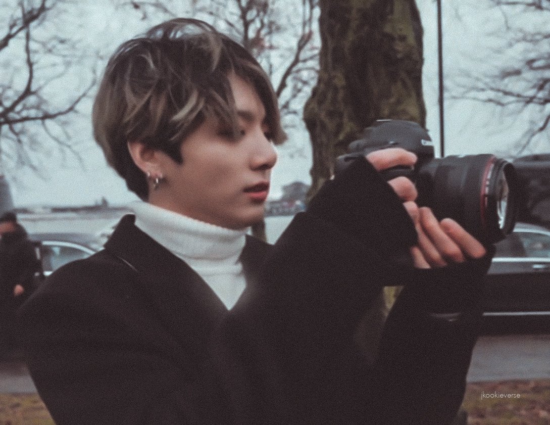 jkookieverse's tweet photo. Director Jeon Jungkook ♡
#정국 #JUNGKOOK #방탄소년단 #BTS @BTS_twt https://t.co/3ifdGYwcrV