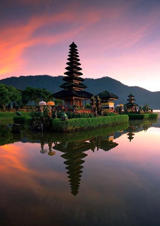 mariaignatia23's tweet photo. Om Swastyastu 🙏🏻 Wastan tiang Maria Ignatia 
Basically, Balinese culture is based on values ​​that are derived from Hinduism. Balinese Hinduists believe in a power of nature. Bali has many traditions and there are also many temples and ritual events that are interesting to see. https://t.co/L7Qi1jIyzE
