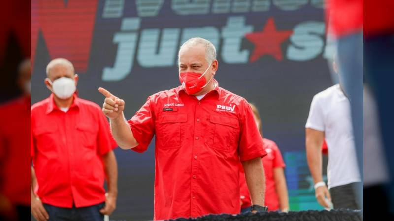 ConElMazoDando's tweet photo. Cabello llamó a las fuerzas revolucionarias a trabajar para consolidar la victoria del 6D https://t.co/jBwiC6vSq4  #6DBrisaBolivarianaEnBatalla https://t.co/CfWAljGyHS