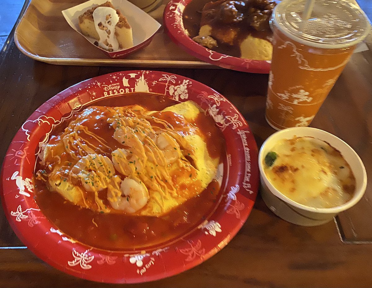 Emukoto グランマ サラのキッチンでお昼 シュリンプとチリトマトソースオムライス も美味しかったけど 奥さんが頼んだビーフのオムライスの方 更に美味しかった 今日は食べまくりだ ディズニーランド