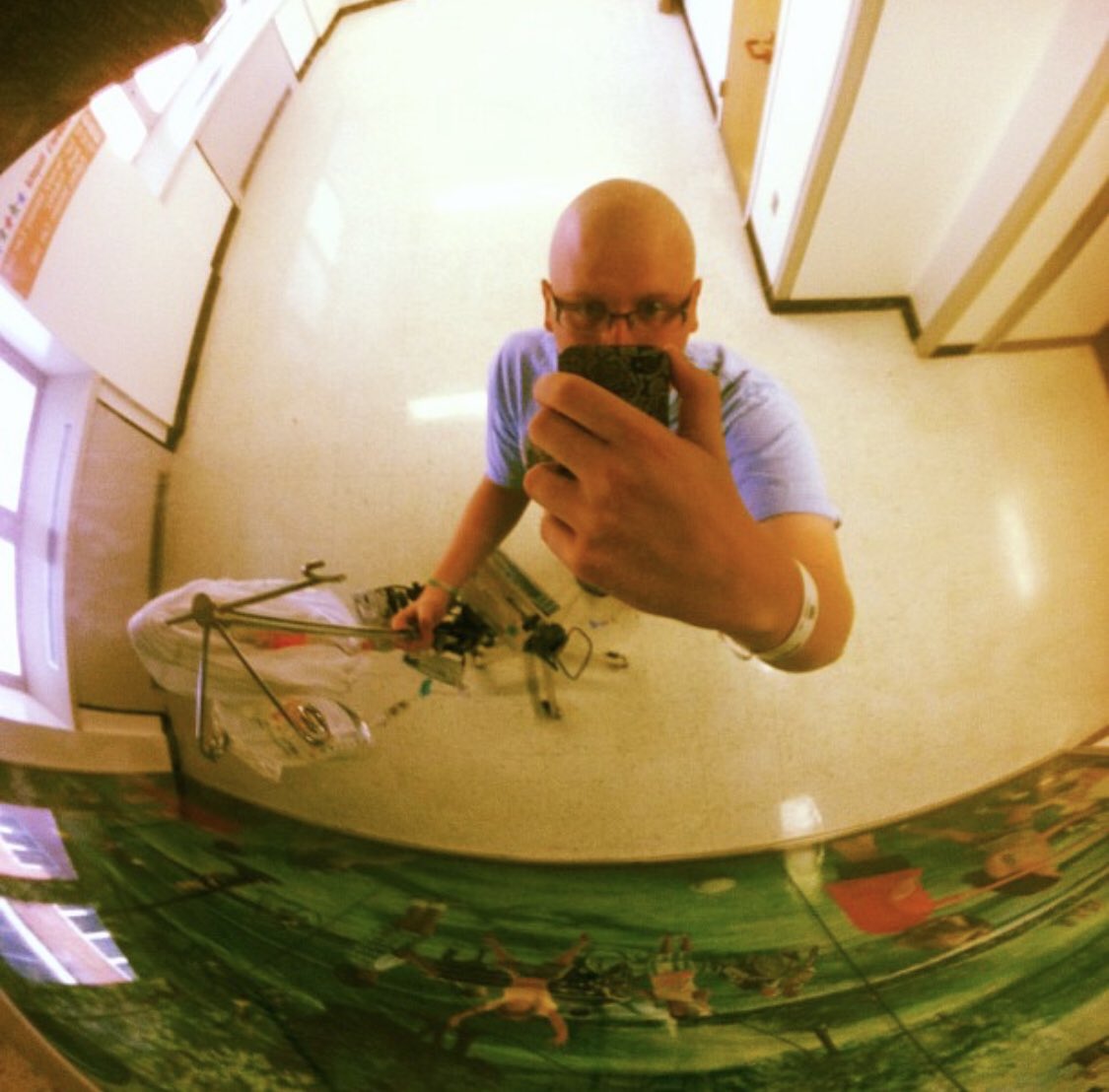 Yet on the last day of every round as they prepared my discharge, I could finally go downstairs and out into a little courtyard, where I could feel the breeze on my skin and the sun on my face and remember what I was fighting for. (5/x)