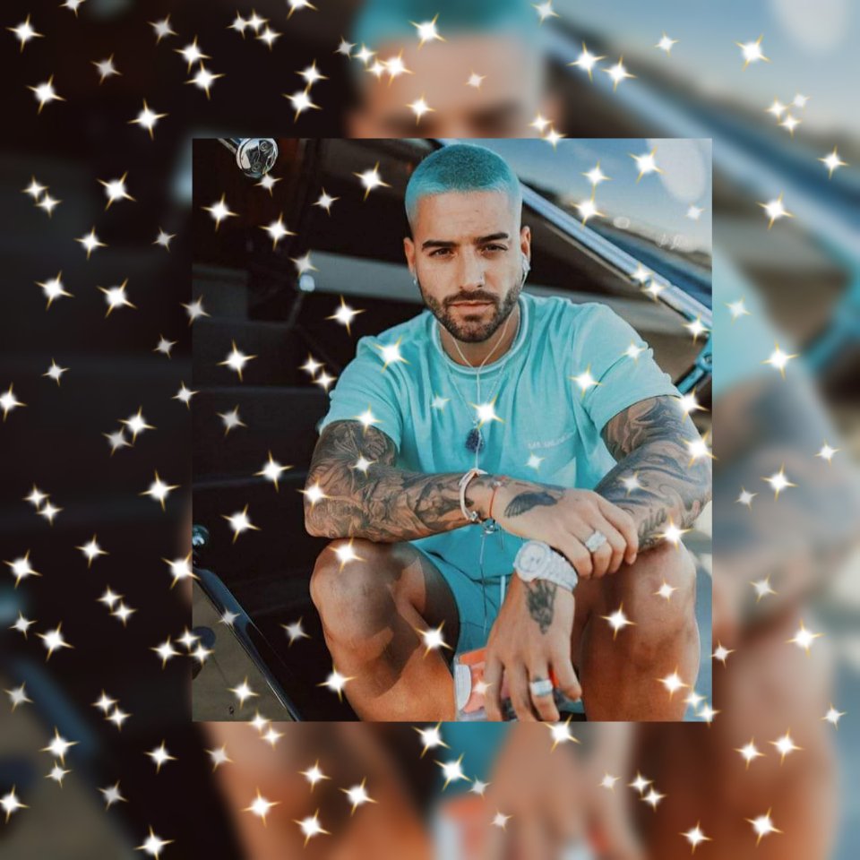6_maluma's tweet photo. Maluma con el cabello azul me da mil años más de vida 💙😍 https://t.co/Dbz0OpejYy