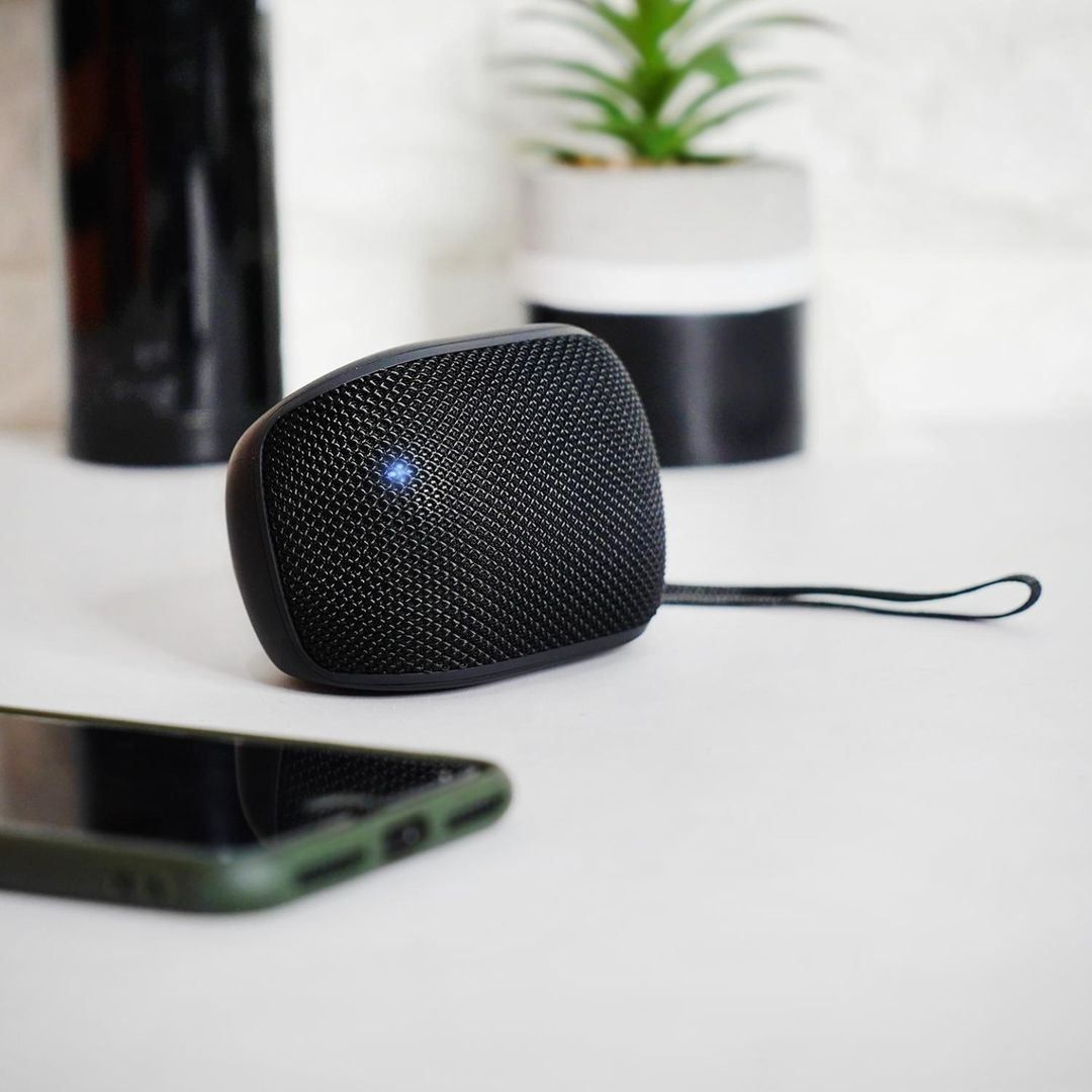DoranGadget's tweet photo. Harimu akan terasa makin asyik dengerin lagu dengan JETE S1 yang compact dibawa kemana aja.⁣⁠

#JeteIndonesia #Speaker #SpeakerJETE #JETES1 #Music #Musik #Spotify #Joox #Playlist https://t.co/W2651SBMTC