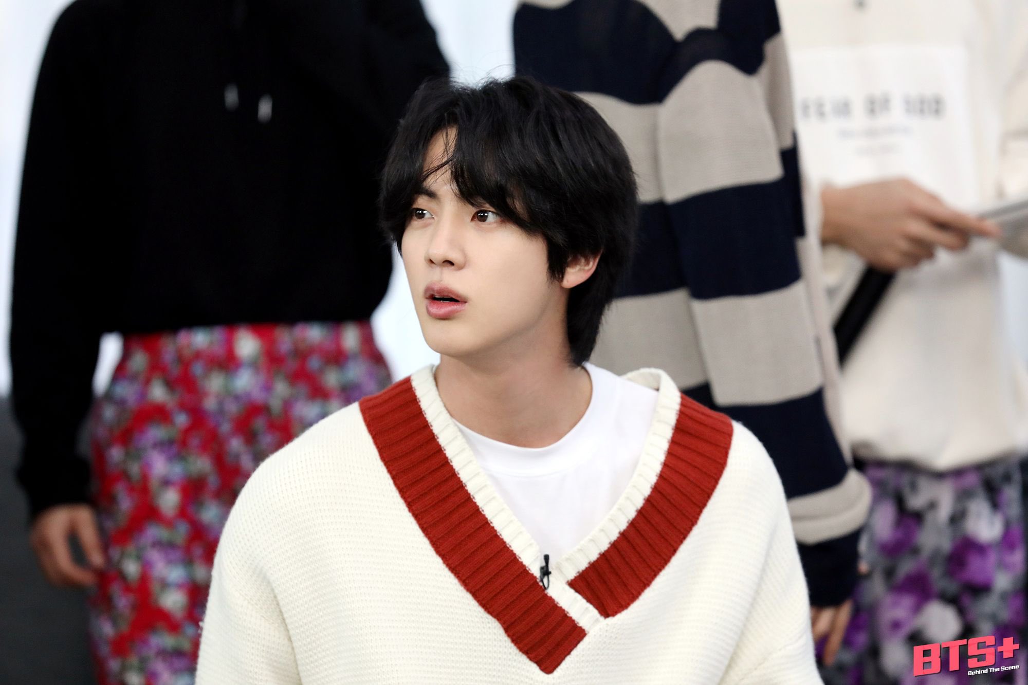 Beyond The Style ✼ Alex ✼ on X: JIN #BTS 180123 Run BTS! ep. 37 #JIN  #방탄소년단 #진 #석진 THOM BROWNE V-Neck Cardigan With 4-Bar Stripe   / X