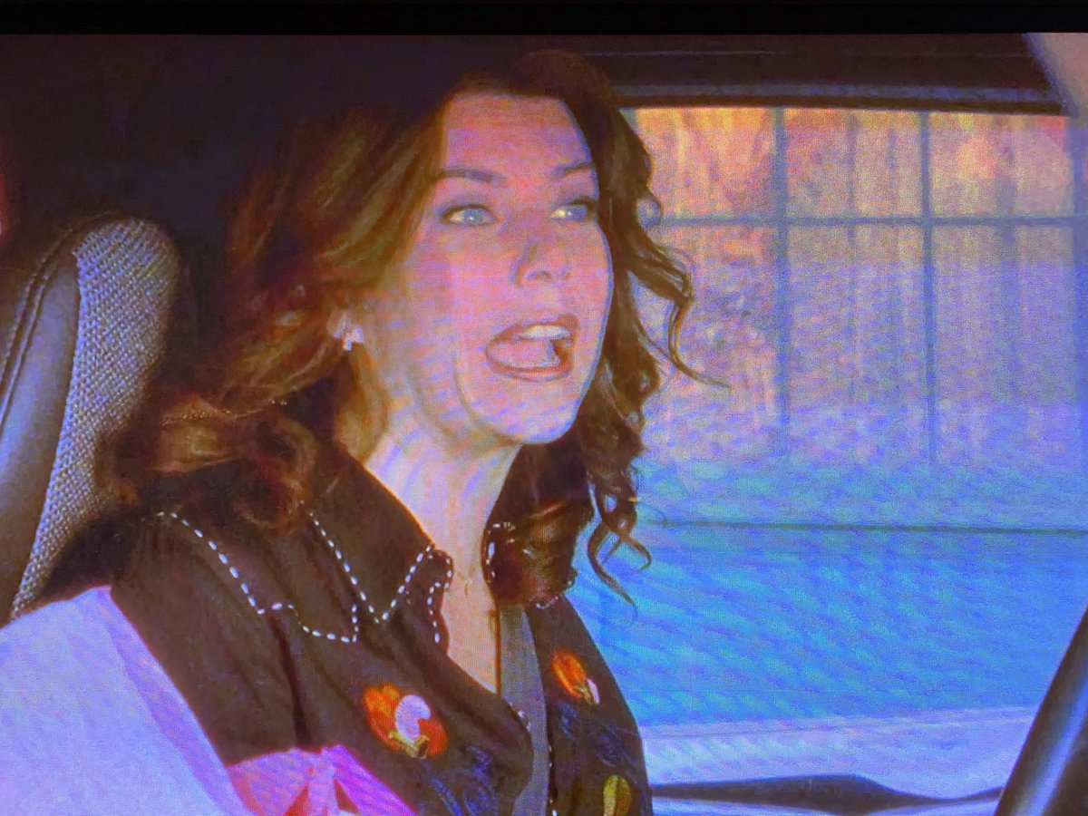 latetothehallow's tweet photo. Whoaaaaa. Look at #GilmoreGirls being painfully birth-gender biased here in 2002. 😳😕 #S3E6 #LetsKeepProgressing #WhoWroteThis https://t.co/qen9OaJNjy