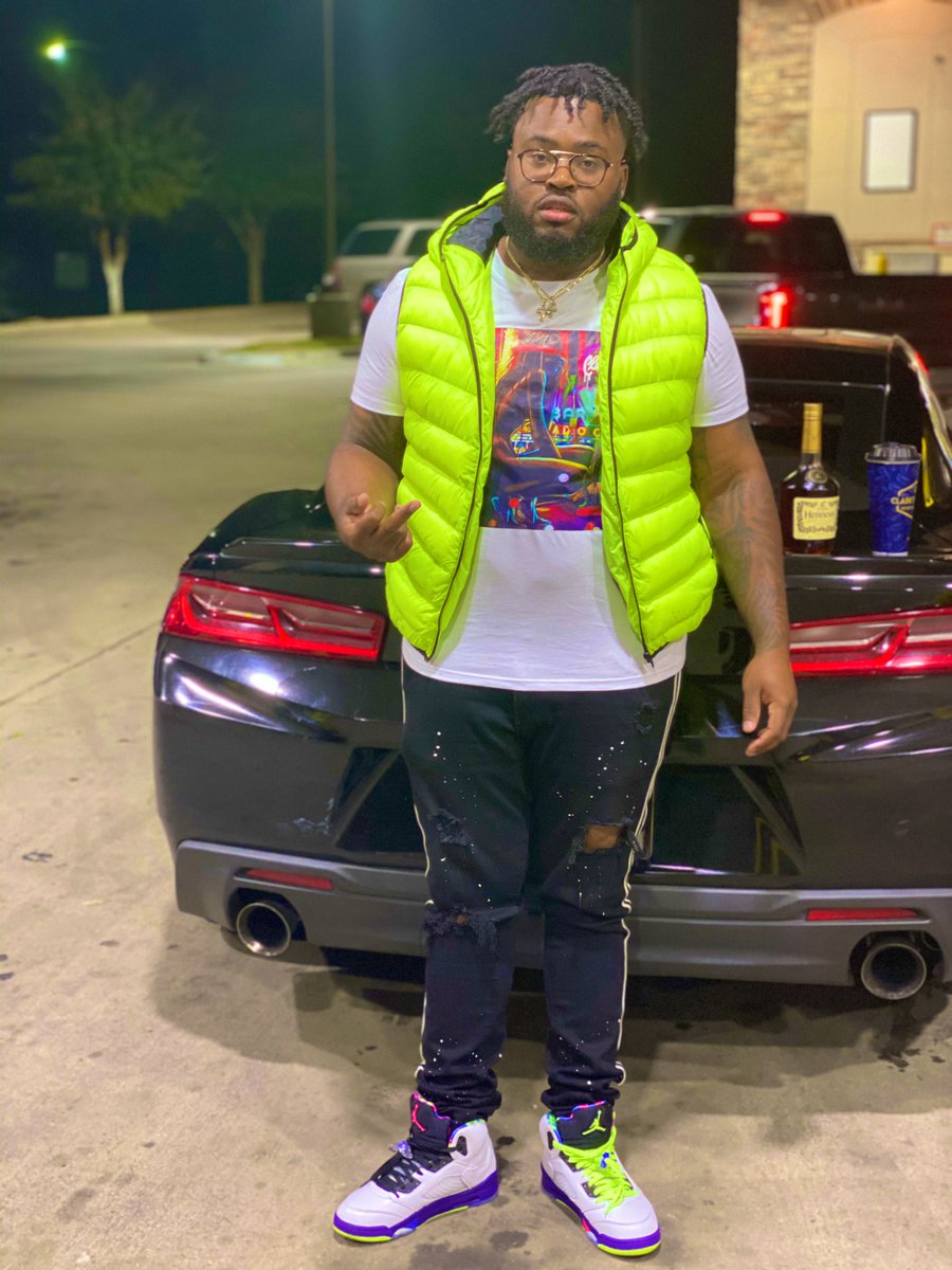 b2l_bigkt's tweet photo. Don’t give a fuck about yo pockets I’m forever straight! #HeavyWeight #Built2Last https://t.co/PT1Zh1Kp9U