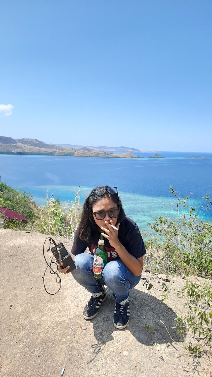 sarita103's tweet photo. Jongkok with a view #suryapro #edan https://t.co/D8Ha3na8Hb