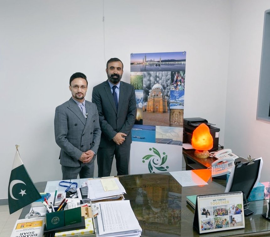 xhdhxn's tweet photo. Had a great meeting with Com. Counsellar @PAK_TIC_Seoul sb at @PakistaninSeoul about a unique product #PinkLamp of Pakistan [https://t.co/Pp3ZtoFAqk] is planning to launch soon in Korea. Thanks Imran Bhai for ur time &amp; guidance always. Let's intro many #PakProducts in Korea. https://t.co/FPApqOWiwE