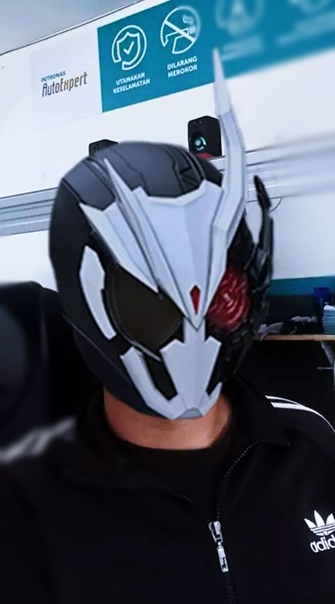 OrenjiRenOren's tweet photo. Parlimen dah bersurai.. Masa abam lak pi meeting #PetronasAutoExpert.. Nak meeting pun kene ikut SOP, wajib pakai mask.. Jd abam bawa mask paling latest abam ada.. Baru acah acah ganas.. Padahal guna Google Meet je pun 😁😁😁

Eeeekekkekeee.. https://t.co/Wn7aYQlKoO