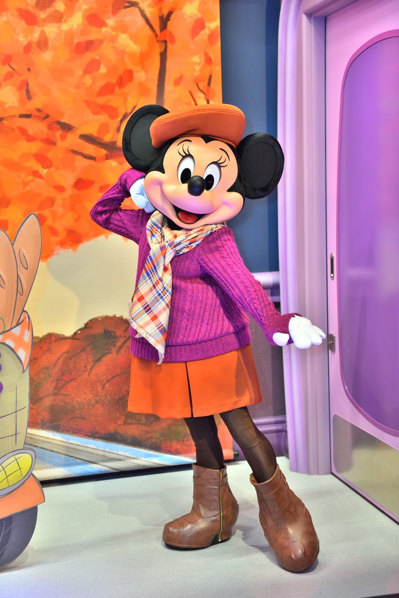 まり 海外に行きたい はじめまして ミニースタジオ そして 秋服のミニー ちゃん 直接お祝い言えて嬉しかったよ W 私のお祝いもしてくれてありがとう 泣 背景と一緒に と思ったけど 結局 普通にミニーちゃんだけ撮らせていただいた これで心置き