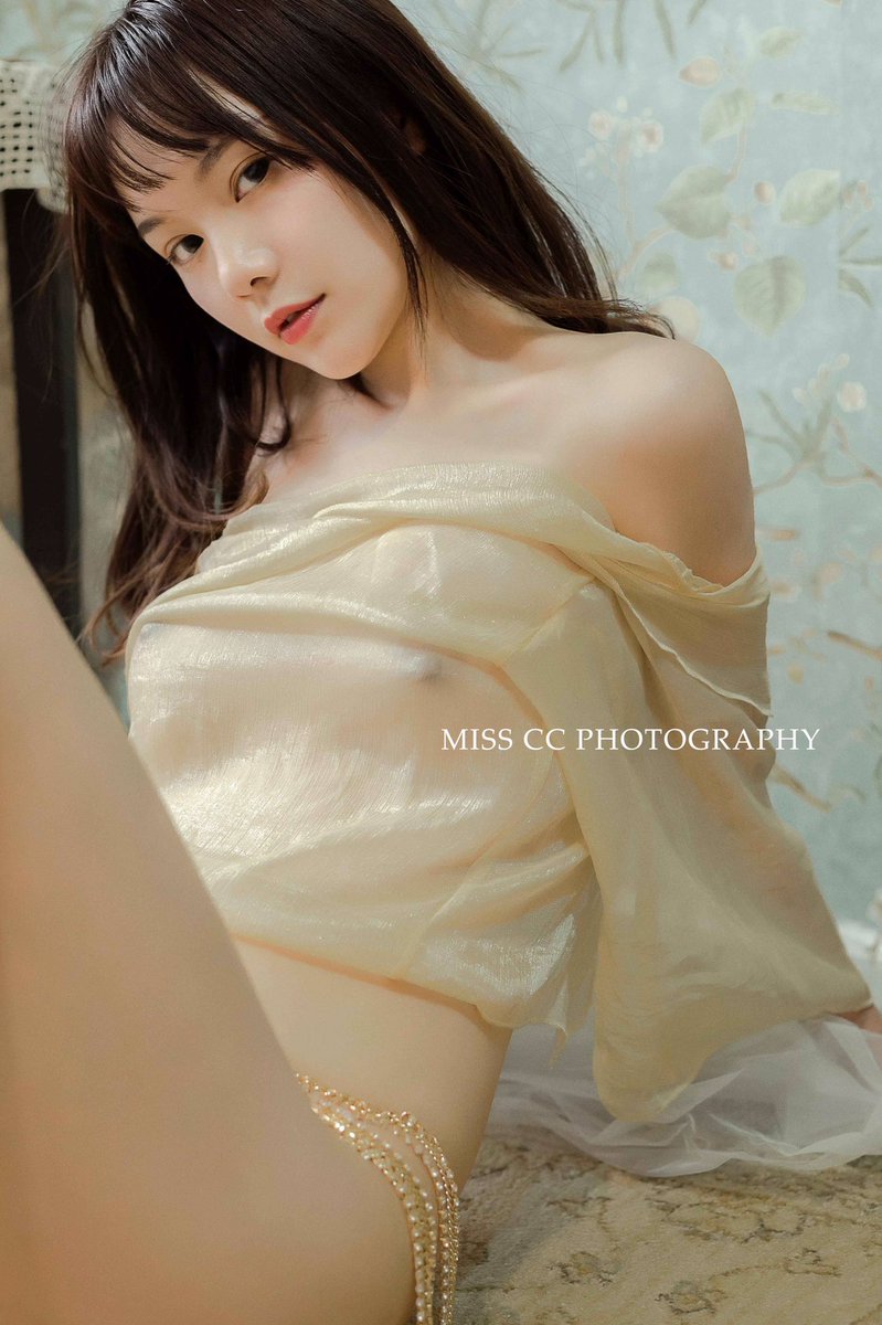 化作一朵黄玫瑰
只为你绽放和枯萎

摄影/@misscc520 

#私房 #私房约拍 #私房摄影 #成都约拍 https://t.co/gl0Rf9v9mz