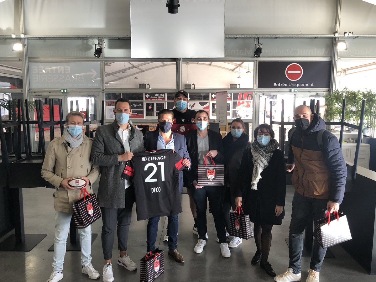 Dans cette période difficile pour les clubs professionnels , l échange reste capital , <a href="/LeLOURugby/">LOU Rugby</a> à accueilli les équipes commerciales et marketing du <a href="/DFCO_Officiel/">Dijon FCO</a> au Matmut Stadium pour discuter des bonnes pratiques. A bientôt <a href="/PerraudFlo/">Perraud Flo</a> et tes équipes.