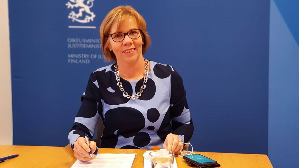oikeusmin's tweet photo. Ministrene for samiske saker og sametingspresidentene møtes digitalt den 18.11.2020. Justisministeren @anna_maja Henriksson fungerer som møteleder. #samene #sápmi https://t.co/3WWHJdDzU9
