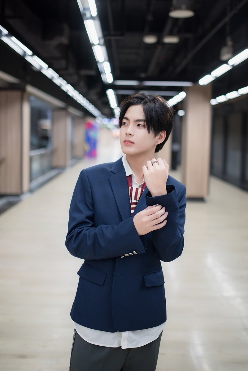 Uniqueofficia18's tweet photo. วันนี้พบกับ #Unique กันได้ที่งานกาล่าเปิดตัวภาพยนตร์ 'อีเรียมซิ่ง' ได้ที่ เมเจอร์รัชโยธินนะครับ แล้วมาเจอกันนะครับ #Unie ตั้งแต่ 18.00 เป็นต้นไป https://t.co/MTEQ1fY5zt