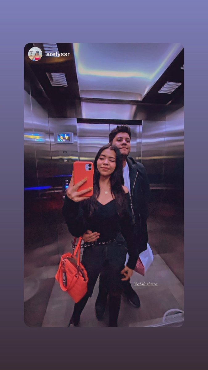 Alain_Rivera's tweet photo. Agarrando mis dos cosas favoritas, una bolsa repleta de comida y tú @arelyssr 🤤🥰 https://t.co/jSyI3WHBBu