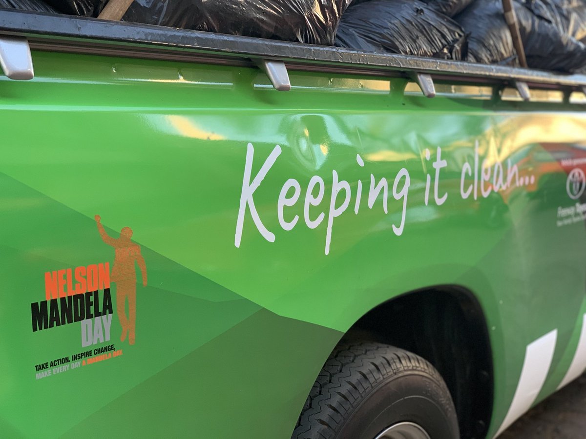 VTacGreenTeam's tweet photo. Talk of a #KleenaJoburg ....

@VTacGreenTeam keeping it clean! 

The green team campaign is the result of a great partnership between local businesses. 
https://t.co/px9MG0aOAI

@CityofJoburgZA @GeoffMakhubo @CleanerJoburg https://t.co/L2yo6NMrq7
