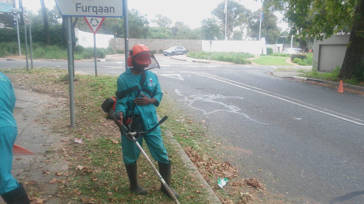 VTacGreenTeam's tweet photo. Talk of a #KleenaJoburg ....

@VTacGreenTeam keeping it clean! 

The green team campaign is the result of a great partnership between local businesses. 
https://t.co/px9MG0aOAI

@CityofJoburgZA @GeoffMakhubo @CleanerJoburg https://t.co/L2yo6NMrq7