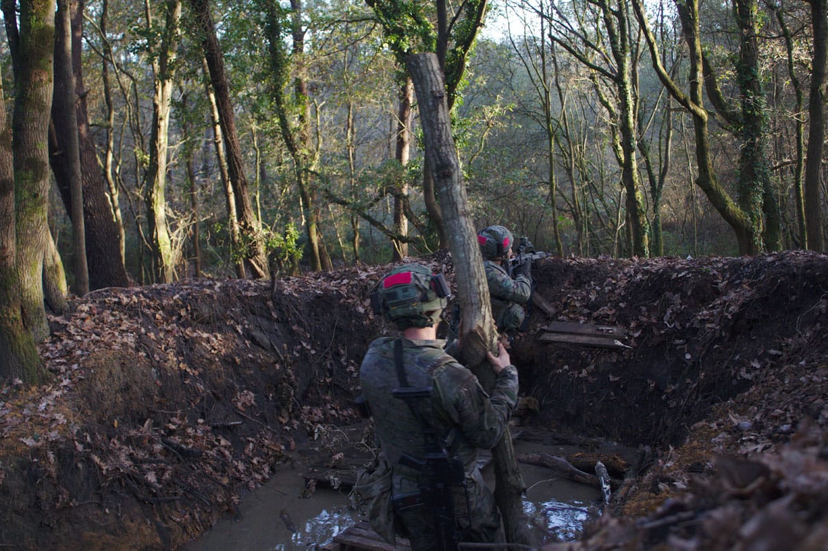 FUTER_ET's tweet photo. #BuenosDias desde la #BRILAT  donde el Regimiento de Infantería "Principe" n° 3 @EjercitoTierra  ha organizado unas jornadas de combate en bosque #FIWAF con participación de distintas Unidades #FUTER. 
Art. 9 Decálogo #BRILAT: Nunca aceptaré la derrota. https://t.co/dtmYwHpm89