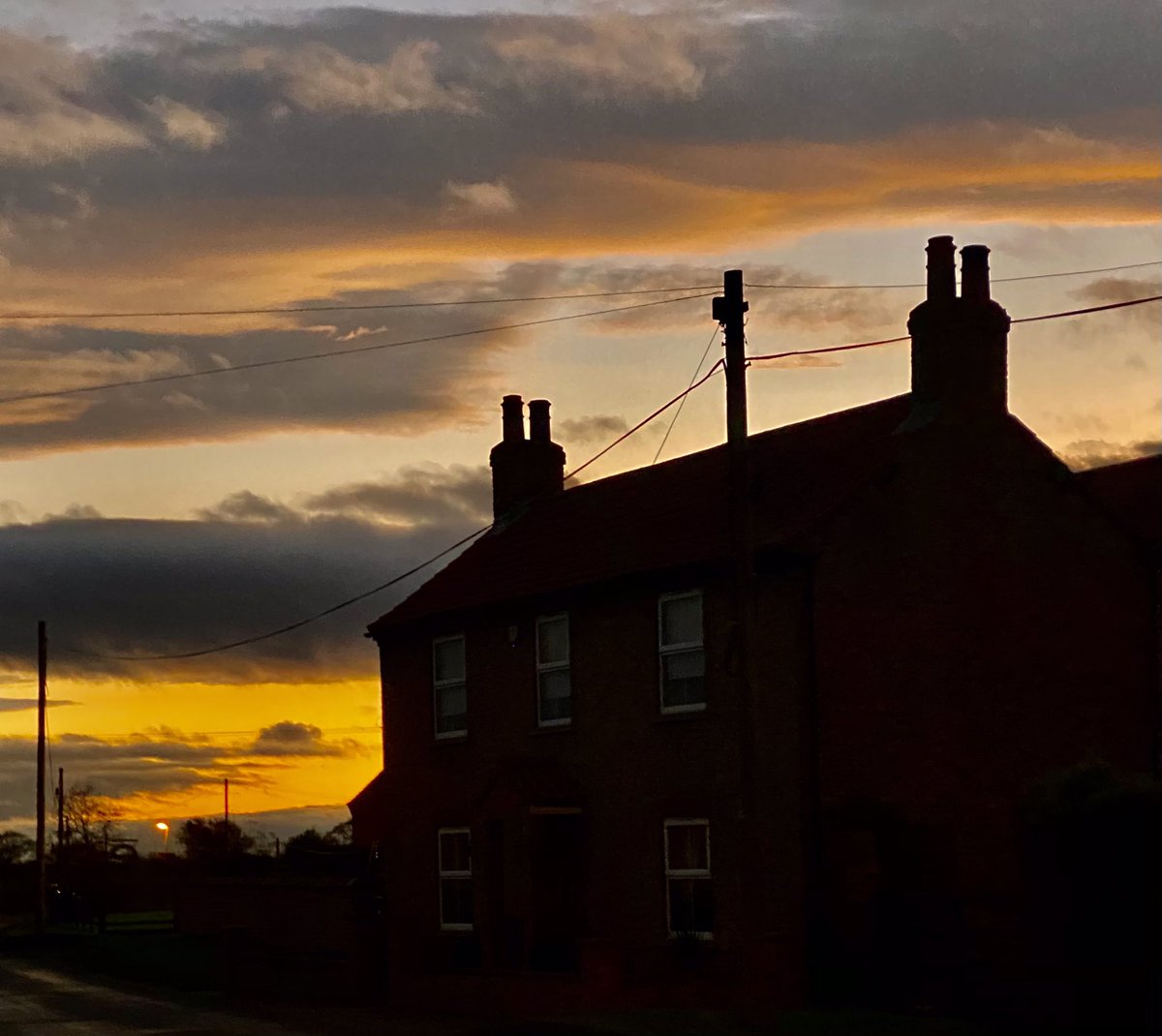 #Sunset #stroll beneath another amazing sky with #Bonnie the mini beast  #borderterrier & in our #rural #backyard here in #GodsOwnCounty @sbib_bloom @East_Riding @VHEY_UK #landscape #nature #art #photograghy #lifestyle @Welcome2Yorks  #ruralengland  under #Covid19UK #lockdown