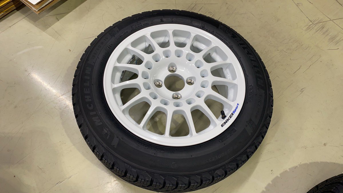 takumaru32's tweet photo. 今年のスタッドレスはミシュランの新作
ホイールも新調
雪山行くぞ!
写真撮るぞ!
#enkei #rcg5
#michelin https://t.co/0pwwpKfwhn