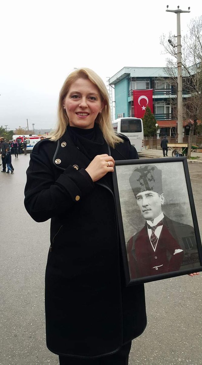 becan_ozlem's tweet photo. Uzunköprü'müzün kurtuluşunun 98.yıl dönümü kutlu olsun
Bizler yoklukları ve imkansızlıkları,kararlılığı ve bağımsızlık aşkı ile yenen bir neslin torunlarıyız
Aynı inanç ile çocuklarımıza,yarınlara umut ve güvenle bakacakları bir ülke ve kent bırakmak için çalışmaya devam edeceğiz https://t.co/Hm0LxdcxqR