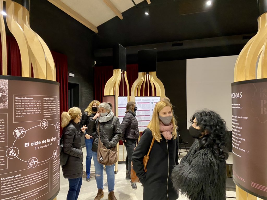 TurismeNavas's tweet photo. Els cellers del #Bages prenen un primer contacte amb el nou Centre Enoturistic del Pla de Bages. Un espai que vol dinamitzar l’ #enoturisme a les nostres contrades.
@bagesturisme #wine #vi #vicatalà @dopladebages https://t.co/DDZN1WSkIE