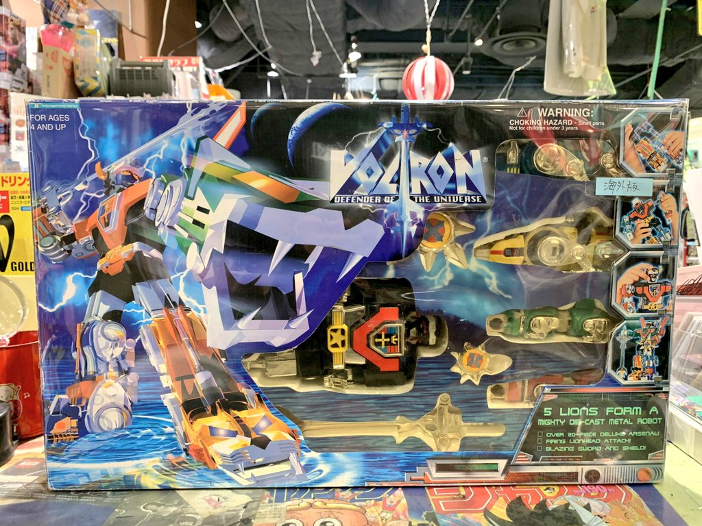 アダムスキー 海外版ゴライオン Dx超合金もお持ち頂きました ゴライオンは海外ではボルトロンとして人気のあるロボットというのはご存知の方も多いと思います ボルトロンはロゴもシブイしスペルもvとtronが入っているので間違いないかっこよさ 肝心の