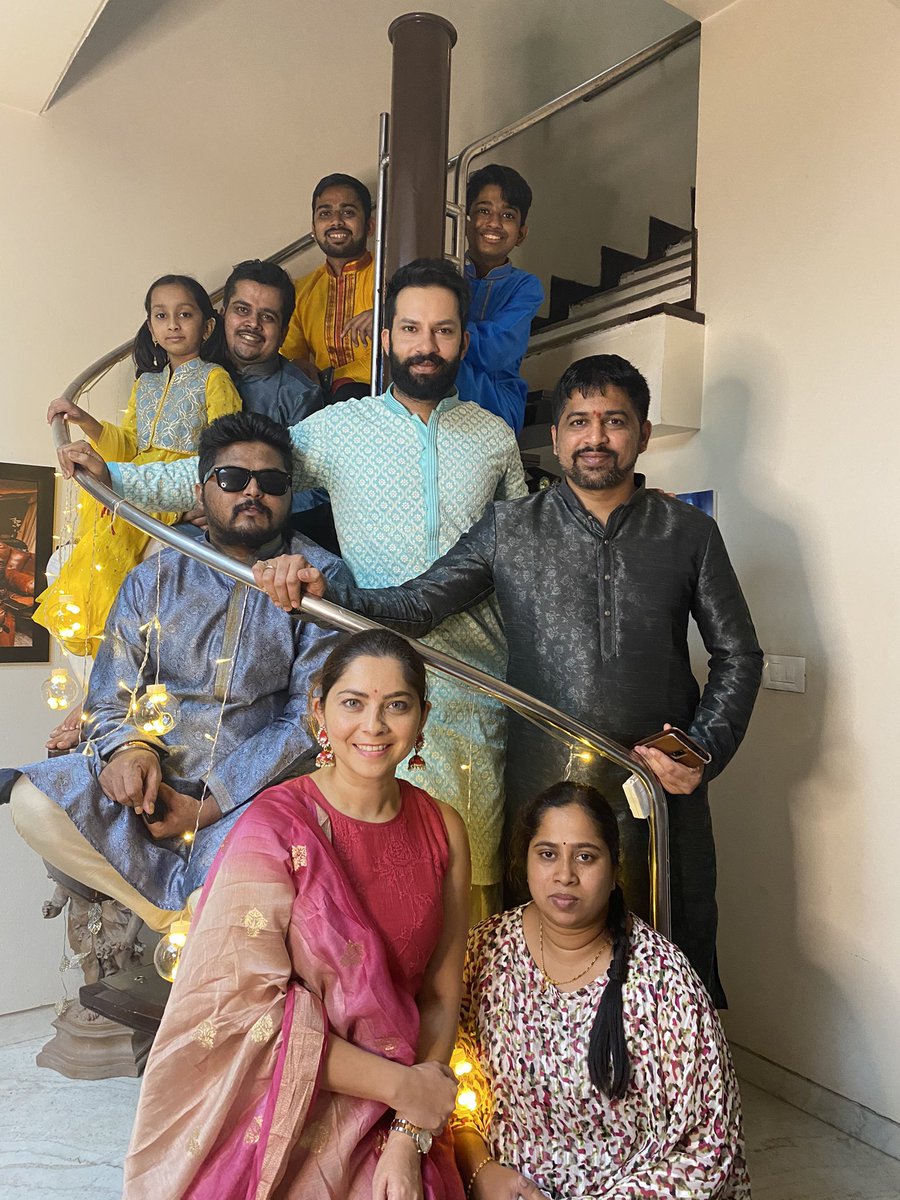 meSonalee's tweet image. 🪔..माहेर ची सरती दिवाळी..🪔

#aaji #kusum #sushilakulkarni #baba #manoharkulkarni #aai #SaviKulkarni #bhau #AtulKulkarni 
#family #cousins #diwali￼